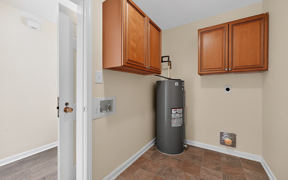 Polaris Point - 4x2_5 1349 - Laundry Room